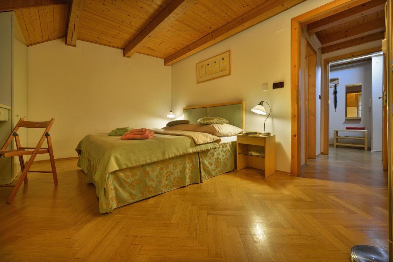 Old Town Apartments Tyn براغ المظهر الخارجي الصورة
