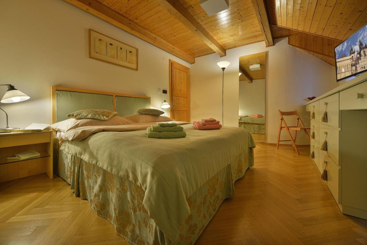 Old Town Apartments Tyn براغ المظهر الخارجي الصورة